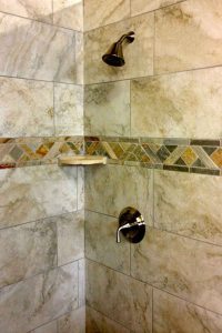 Carrelage de douche : grands carreaux