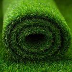 Gazon synthétique : comment l'utiliser dans votre jardin ou balcon