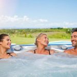 Jacuzzi trois places : luxe et détente à domicile