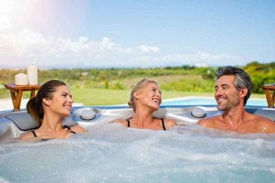 Jacuzzi trois places : luxe et détente à domicile