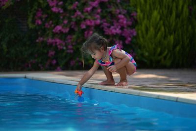 Sécurité piscine : 3 astuces protéger votre famille